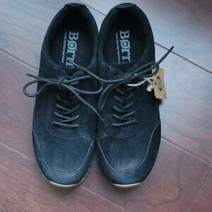 Born Lynn Sneaker Size 8.5 Black NWT